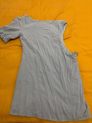 Ropa y botas en buen estado