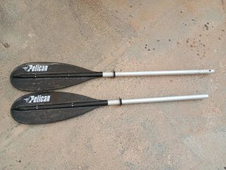 Palas y piragua marca pelican