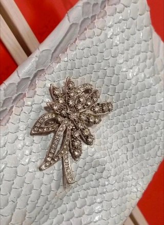 Borsa Carpisa bianca con catena e strass