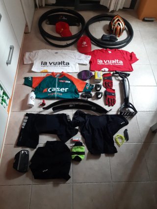 Lote Ciclismo Vuelta España: Maillot, Culotte, Cas