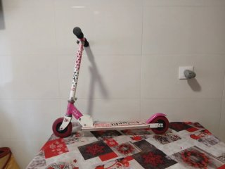 Patinete plegable rosa para niños