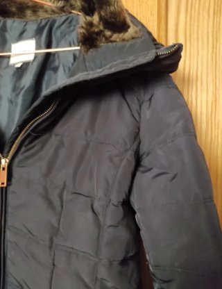 Chaquetón negro mujer con cuello de pelo