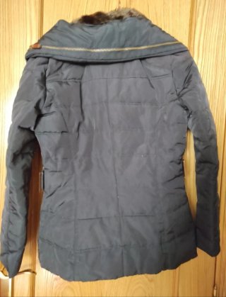Chaquetón negro mujer con cuello de pelo