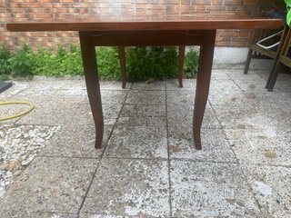 Mesa extensible nogal con cristal