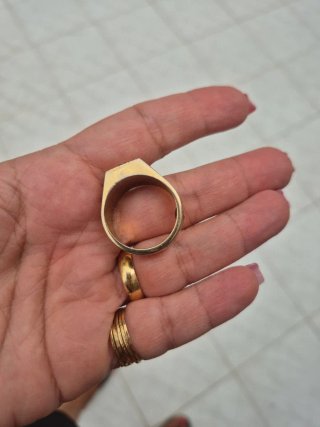 Anillo hombre dorado con piedra