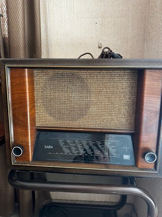 Radio SABA antigua madera