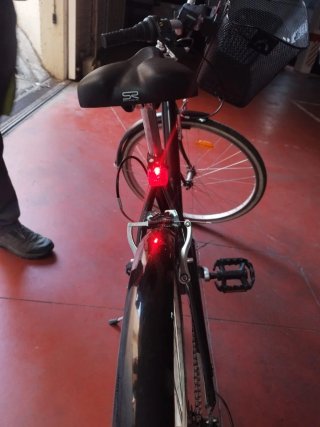 Bicicleta da passeggio nera