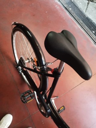 Bicicleta da passeggio nera