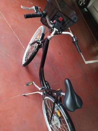 Bicicleta da passeggio nera