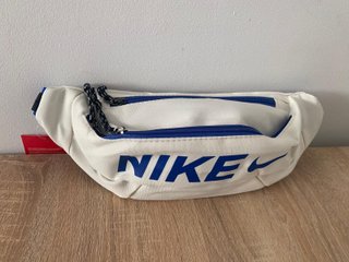 Riñonera Nike Blanca y Azul