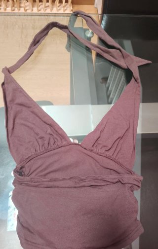Top halter marrón con lentejuelas