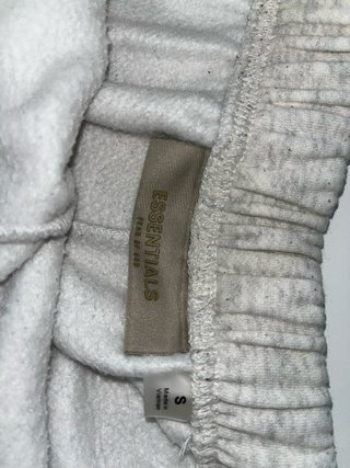 Pantalón Essentials Fear of God Gris