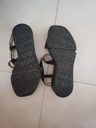 Sandalias Wonders Negras