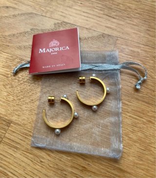Aros dorados Majorica con perlas