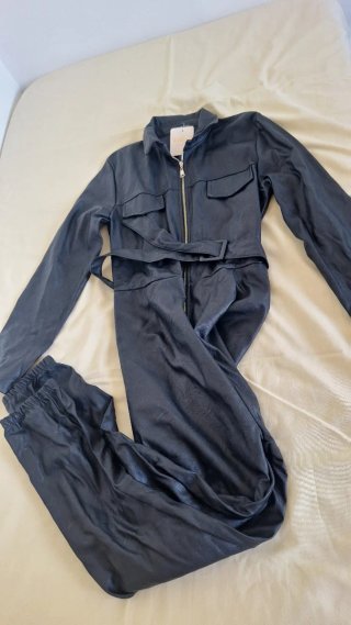 Mono polipiel negro talla M