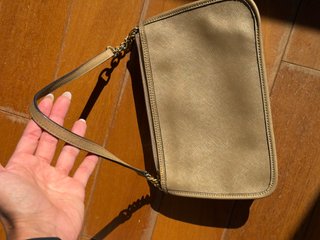 Mala de ombro Calvin Klein dourada