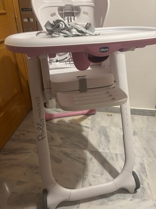Trona de bebé rosa y blanca