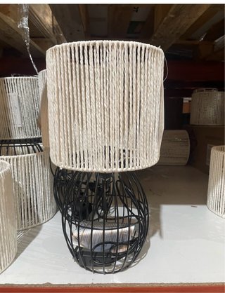 Lámpara de mesa decorativa moderna