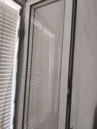 Par de ventanas blancas (Leer)*