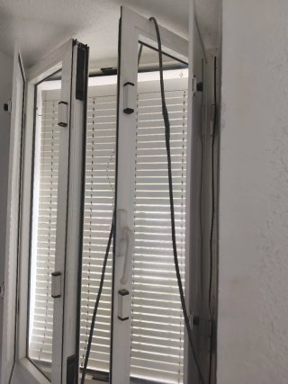 Par de ventanas blancas (Leer)*