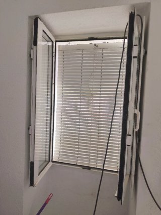 Par de ventanas blancas (Leer)*