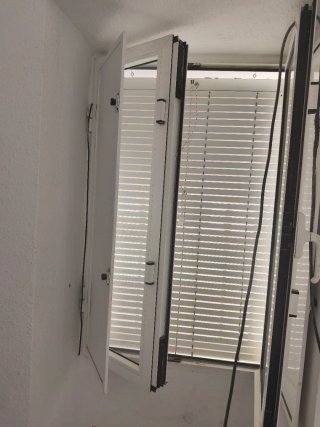 Par de ventanas blancas (Leer)*