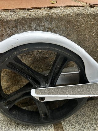 Patinete plegable blanco con freno de pie