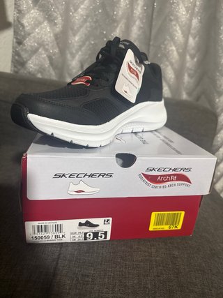 Zapatillas Skechers Negras y Blancas