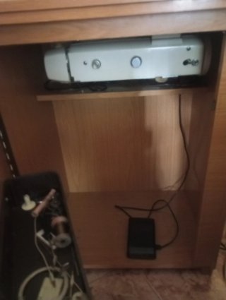 Máquina de coser eléctrica vintage