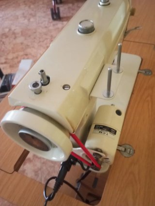 Máquina de coser eléctrica vintage