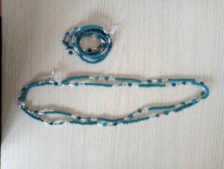 Conjunto de collar y pulseras turquesas y platedas