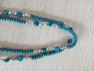 Conjunto de collar y pulseras turquesas y platedas