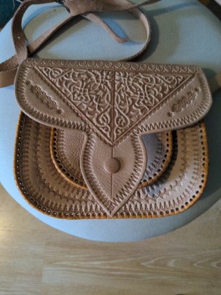 Bolso de cuero artesanal beige