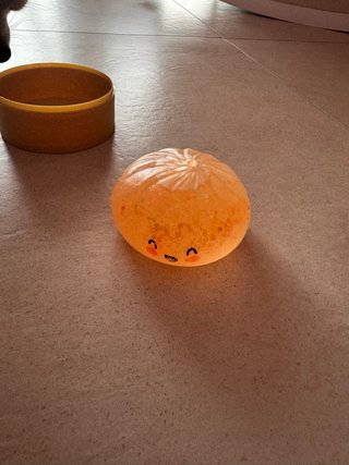 Raviolo squishy arancione con faccina
