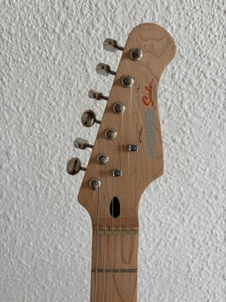 Guitarra Eléctrica Donner DST 152 S