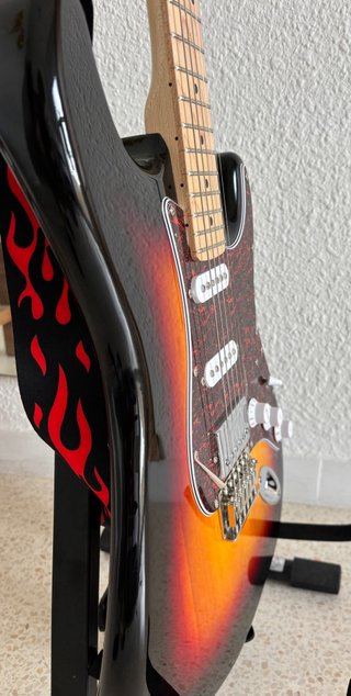Guitarra Eléctrica Donner DST 152 S
