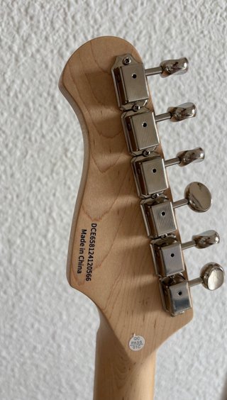 Guitarra Eléctrica Donner DST 152 S