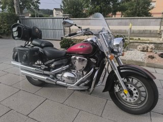 Suzuki Intruder C800 Custom Moto Cruiser