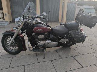 Suzuki Intruder C800 Custom Moto Cruiser