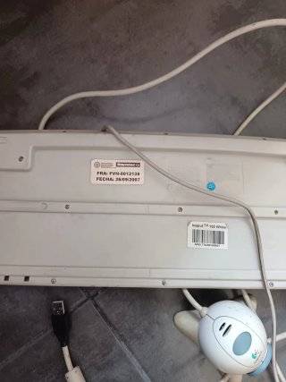 Lote Teclado Soyntec y Cámara Vintage