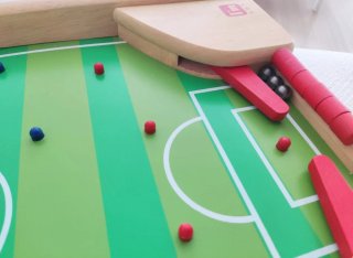 Juego de futbolín de mesa. I'm Toy.  Futbol.