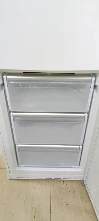 NEVERA COMBI BOSCH NO FROST ENERGÍA A+