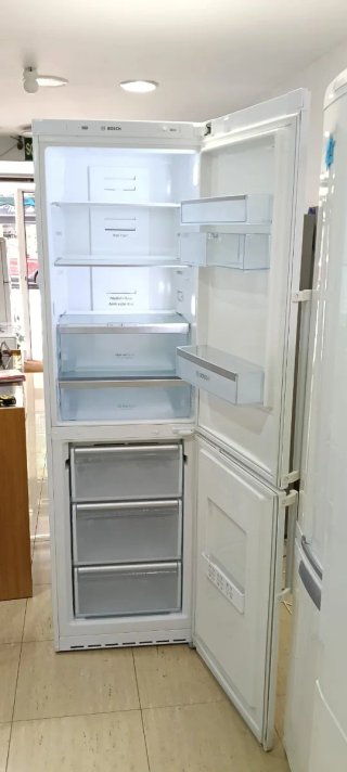 NEVERA COMBI BOSCH NO FROST ENERGÍA A+