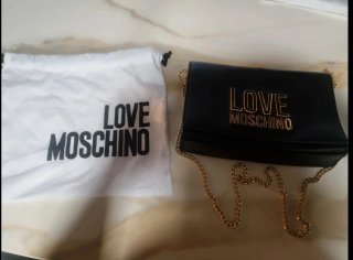 Bolso Love Moschino Negro y Dorado