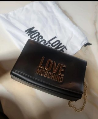 Bolso Love Moschino Negro y Dorado