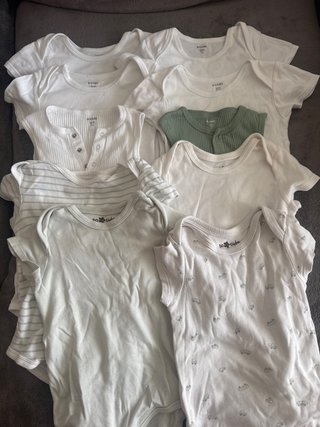 10 Lote Bodies Kiabi Blanco y Verde Bebé
