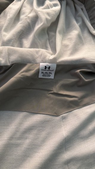 Chándal Under Armour beige