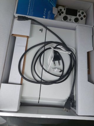 Ps4 Blanca 500GB + Mando