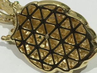 colgante oro 18k con piedra con circonita