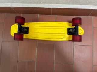 Monopatín/Skate Amarillo